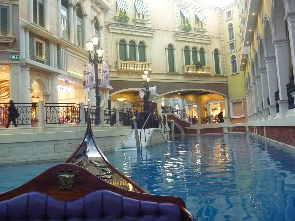 澳门威尼斯人室内运河购物中心贡多拉游船
